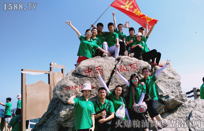 立足,旗幟飛揚(yáng)